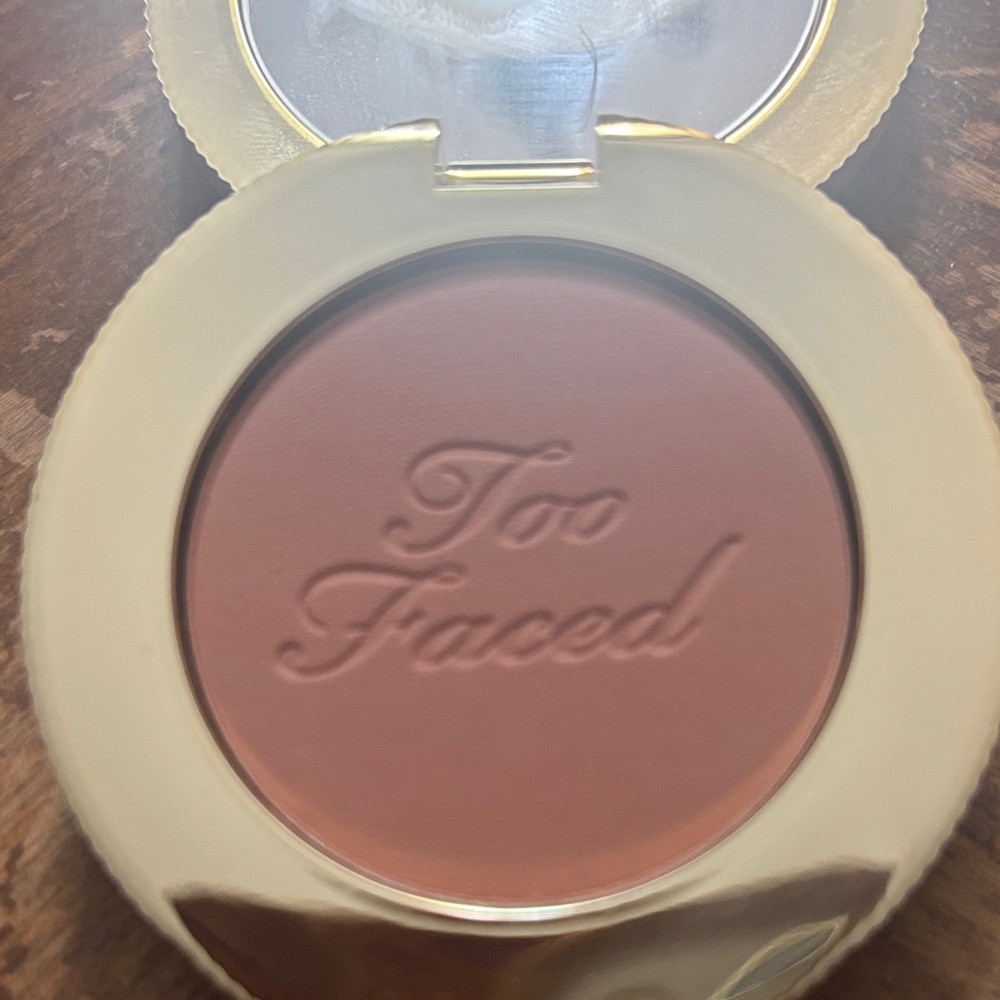 Too Faced Cloud Crush Blurring Blush - Velvet Crush - Picture 3 of 8